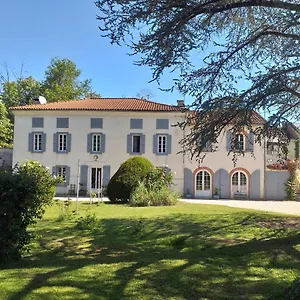 Chez Celine Et Philippe Marie Dans Propriété De Charme Avec Piscine Séjour chez l'habitant Le Fossat